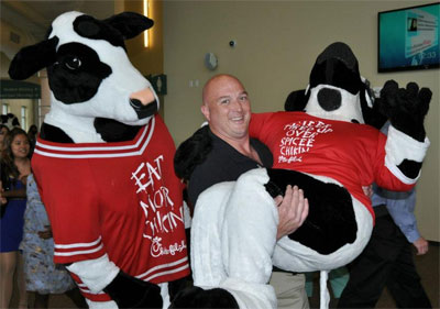 chick-fil-a-cow-mascots-2.jpg