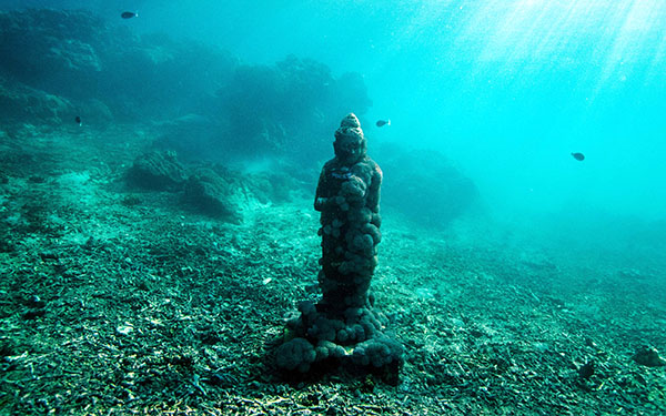 underwater statue